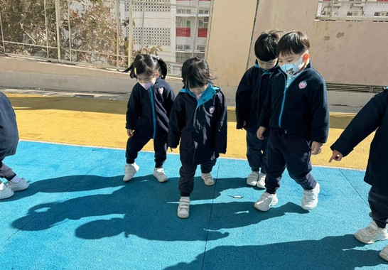 我哋一齊試吓踩影子~